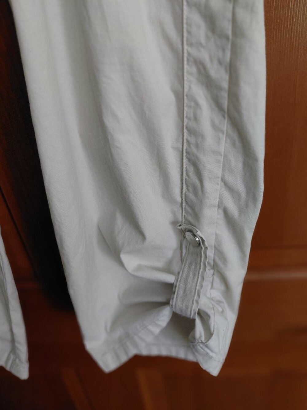Democracy Size 10 Tan Summer pant.  Snap Hem. Cargo pockets. Xlnt Condition.
